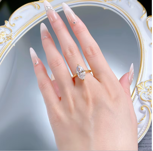 S925 Silver 8*15mm White Diamond Ring, beautiful Style.