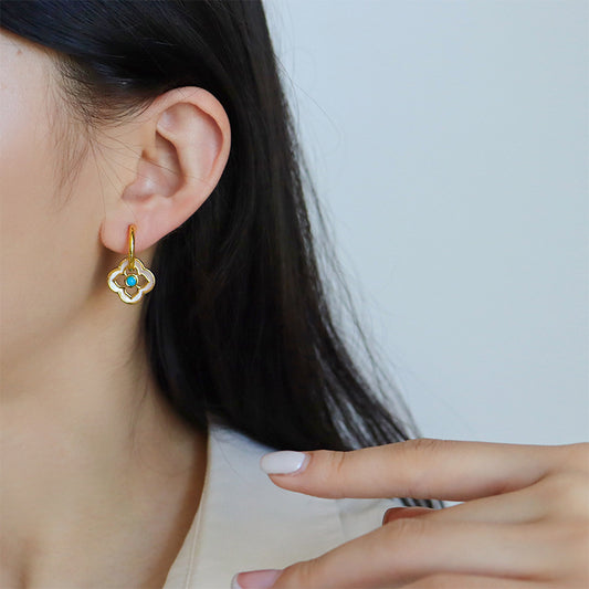 Original New Chinese Style Retro Light Luxury Four-leaf Clover Shell Ear Clip Without Ear Holes Fashionable Simple All-match High-end Earrings