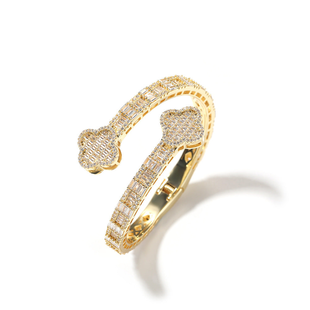 Copper inlaid zircon four-leaf clover bracelet high-end sense bracelet fashion.
