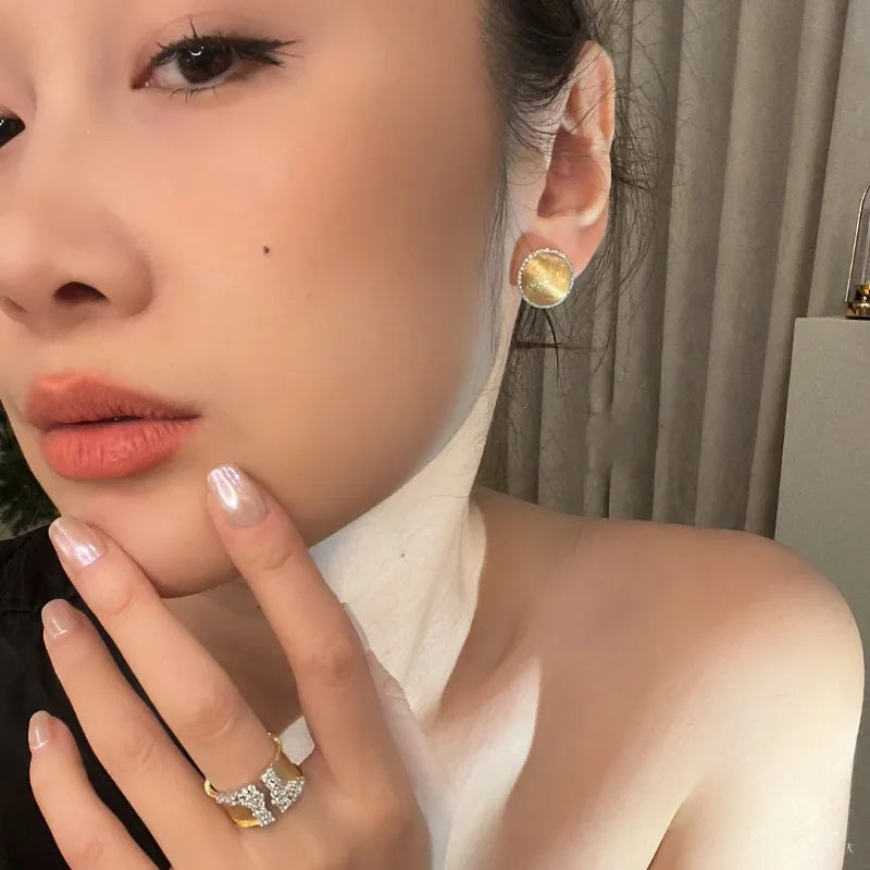 Classic high-end wire drawing inlaid diamond round earrings jewellery.