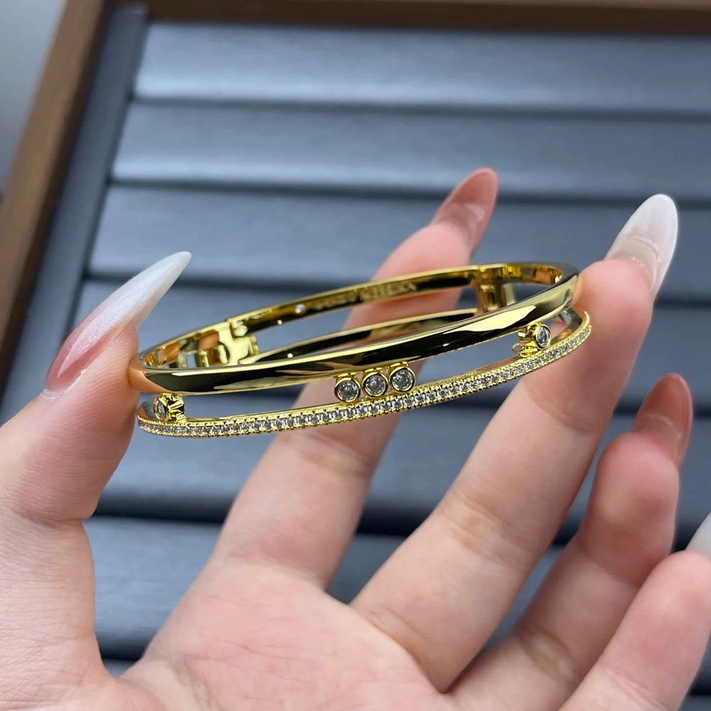 Classic circular bracelet, set with diamonds, luxurious and elegant