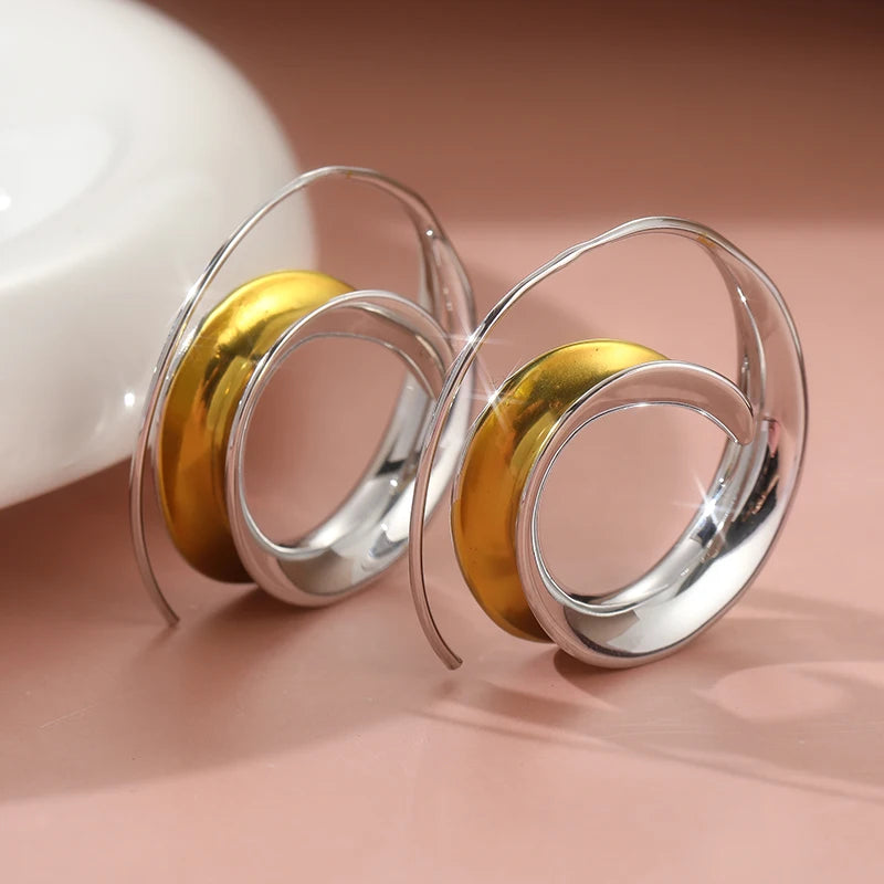 Simple Fashion Two Tone Metal Geometric Glossy Surface Hoop Earrings.
