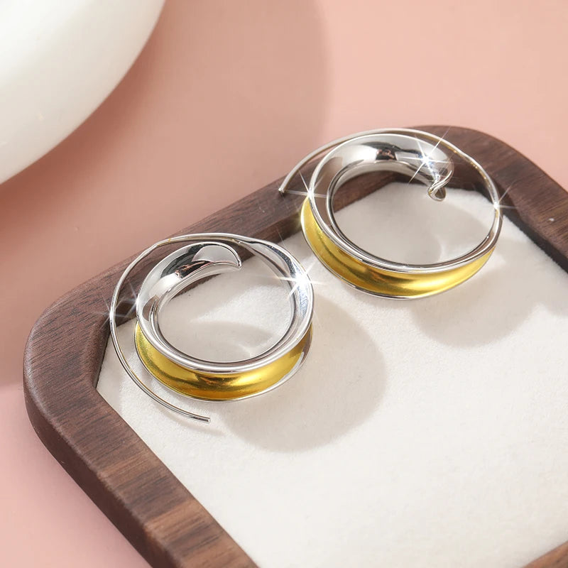 Simple Fashion Two Tone Metal Geometric Glossy Surface Hoop Earrings.