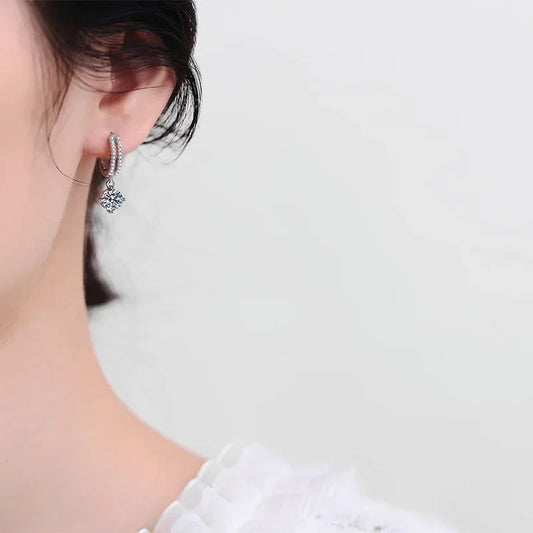 18K White Gold Platinum PT950 Earrings moissanite earrings classic four claw D color 1 carat earrings.