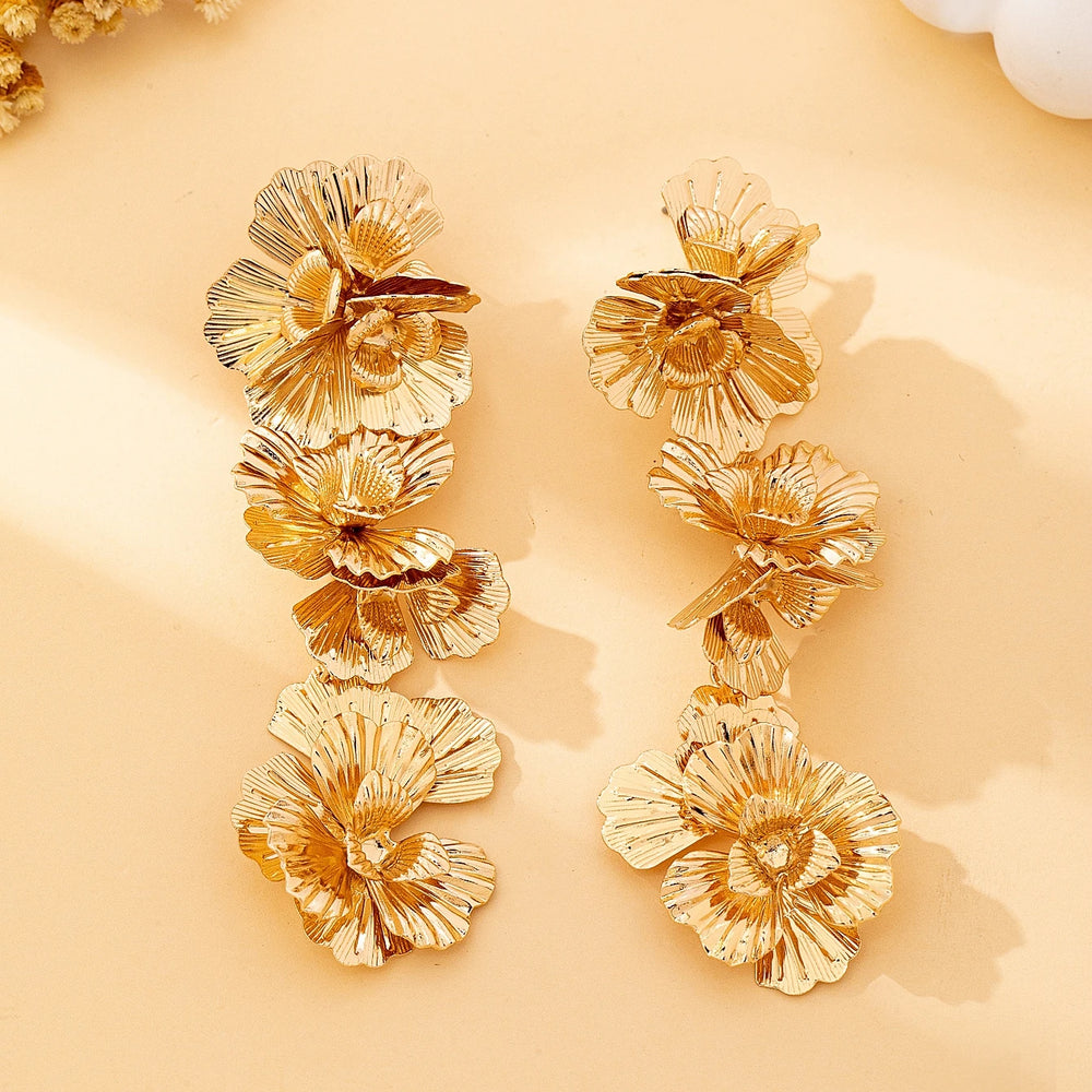 Metal Earrings with 3 Flowers, Fashionable Medium-Length.