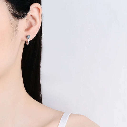 18K platinum diamond classic U-shaped earrings Platinum quality 1 carat color moissanite stud earrings.
