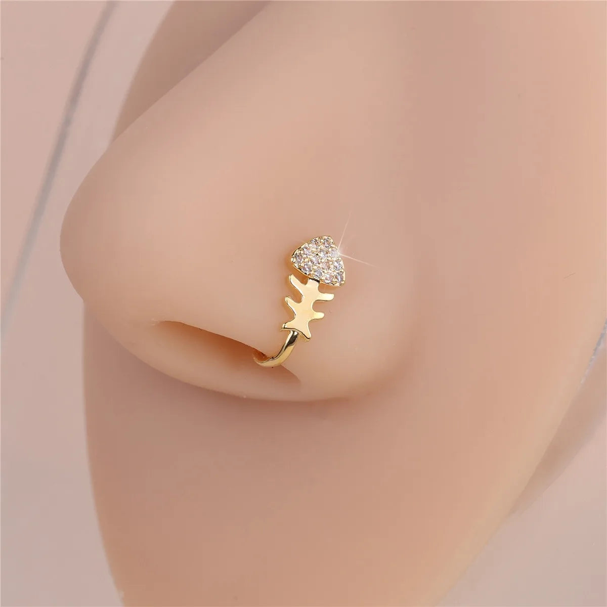Piercing-Free nose Rings, U-Shaped Nose Clips Inlaid With Zircon, Personalized Niche Design.