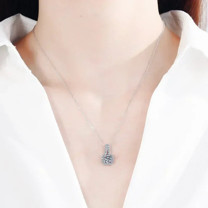 PT950 Platinum Square Gemstone Certificate 0.5/1/2 Carat Moissanite Diamond Pendants Necklaces.