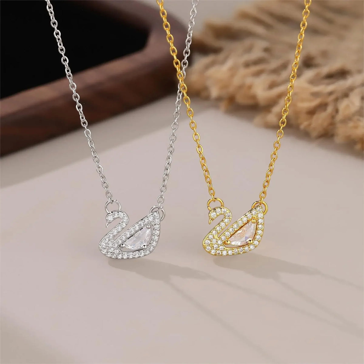 high-end swan pendant titanium steel necklace, light luxury niche design collarbone chain acc.