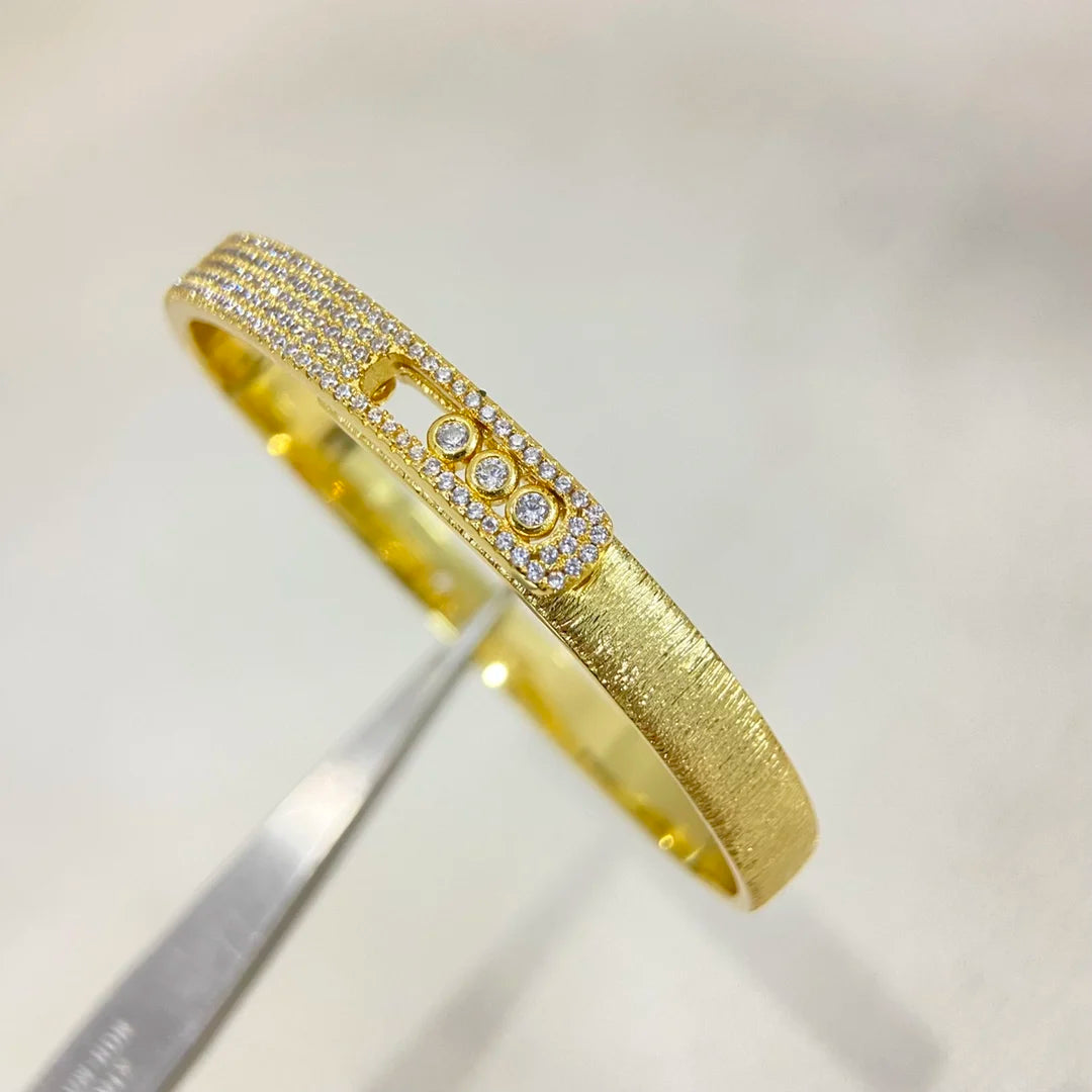 Classic circular bracelet, set with diamonds, luxurious and elegant