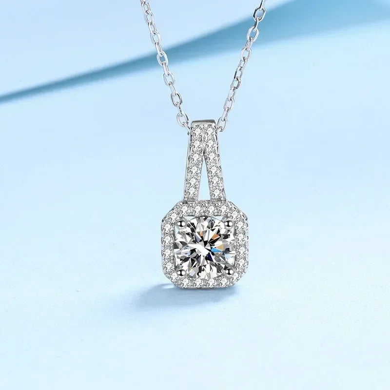 PT950 Platinum Square Gemstone Certificate 0.5/1/2 Carat Moissanite Diamond Pendants Necklaces.