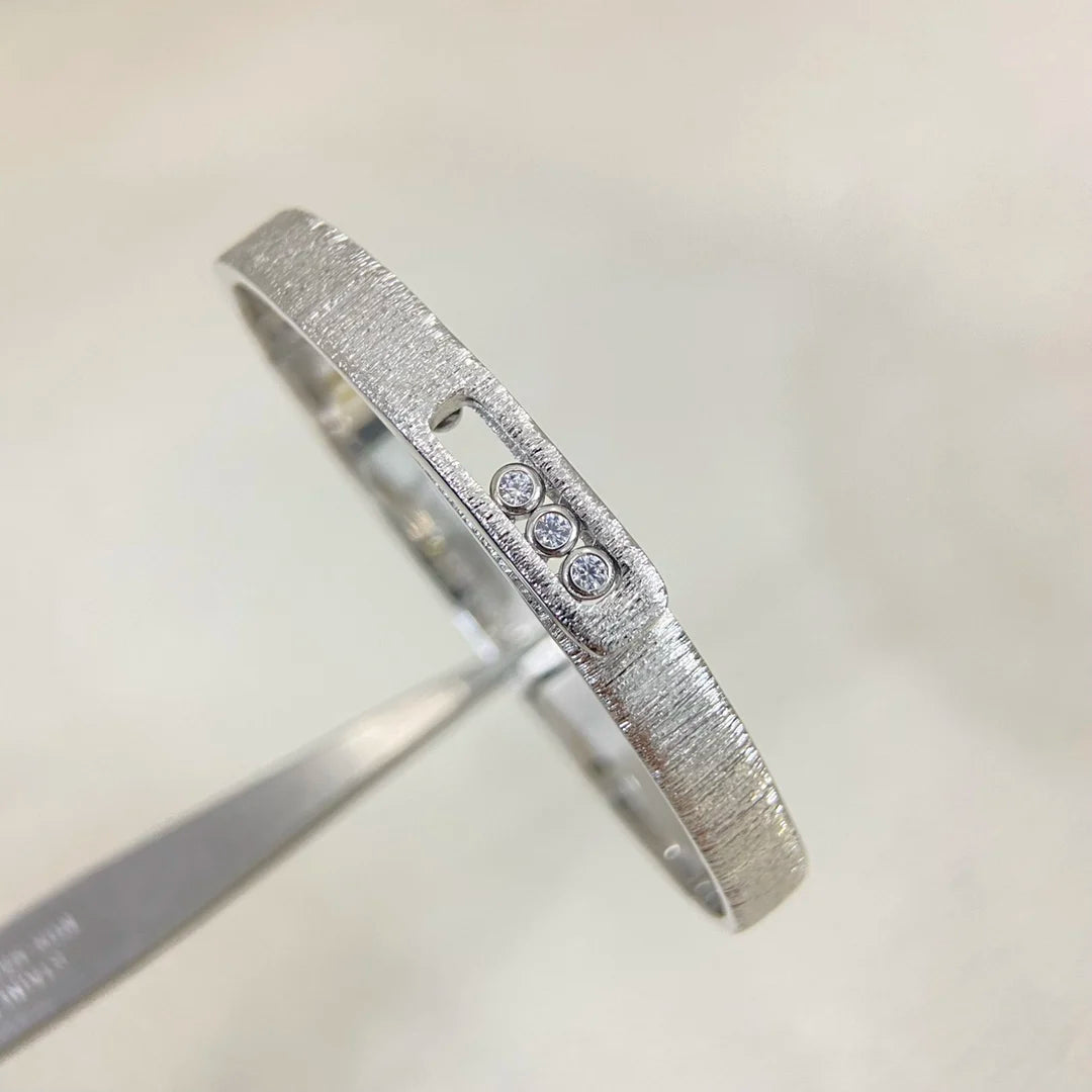 Classic circular bracelet, set with diamonds, luxurious and elegant