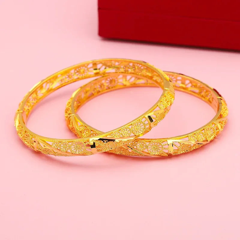 9999 24k genuine gold real gold hollowed out four leaf clover bracelet.