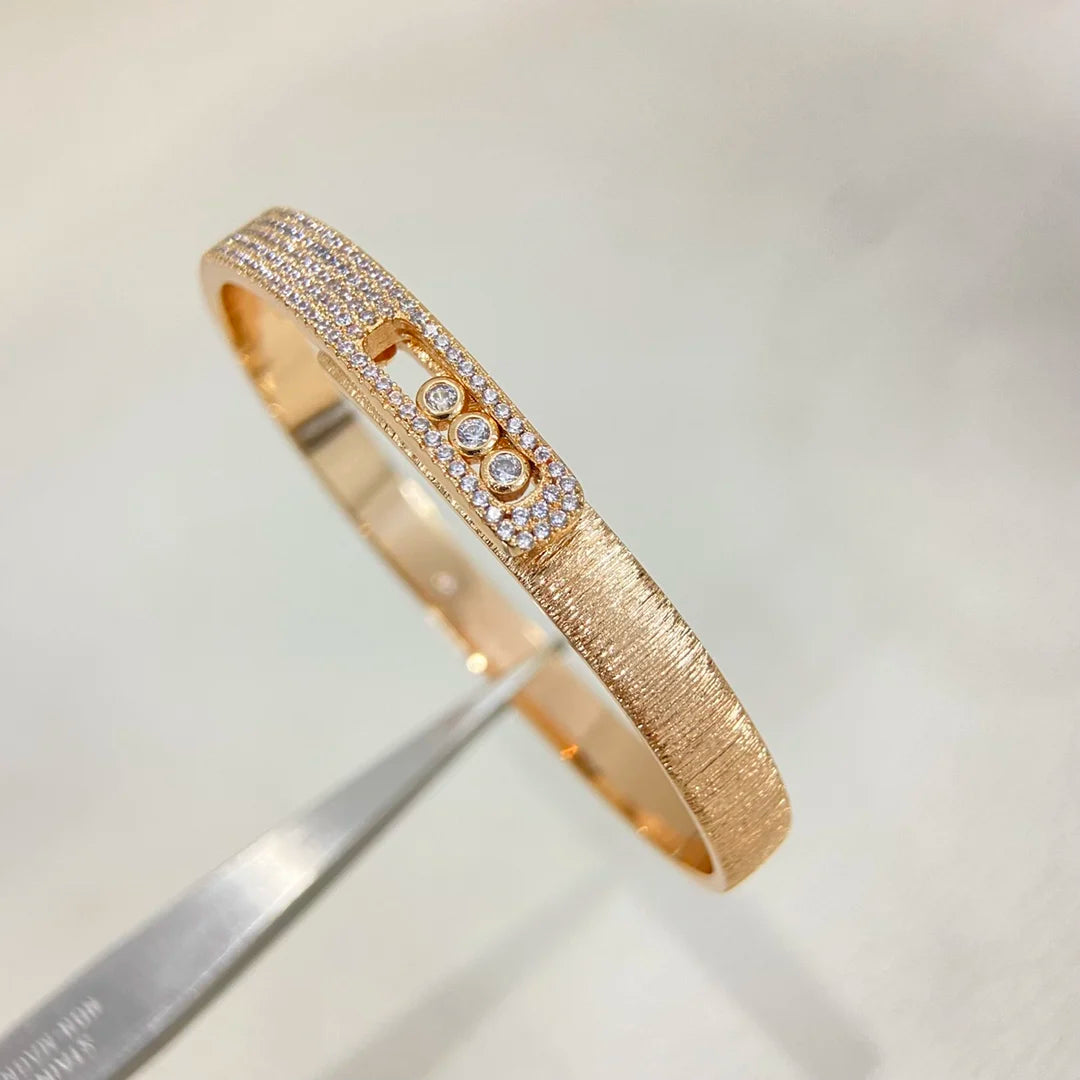 Classic circular bracelet, set with diamonds, luxurious and elegant