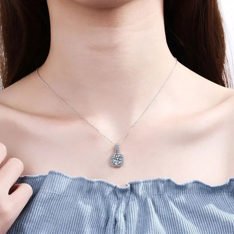PT950 Platinum Square Gemstone Certificate 0.5/1/2 Carat Moissanite Diamond Pendants Necklaces.