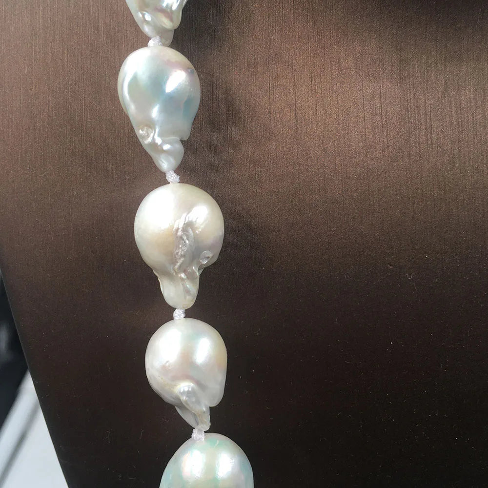 Nature Freshwater Pearl Necklace AA Grade with Good Luster Unique Color