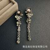 Oscar De La Renta European and American Retro Old Long Exaggerated Shoulder Sweep Ear Clip Elegant Niche Design