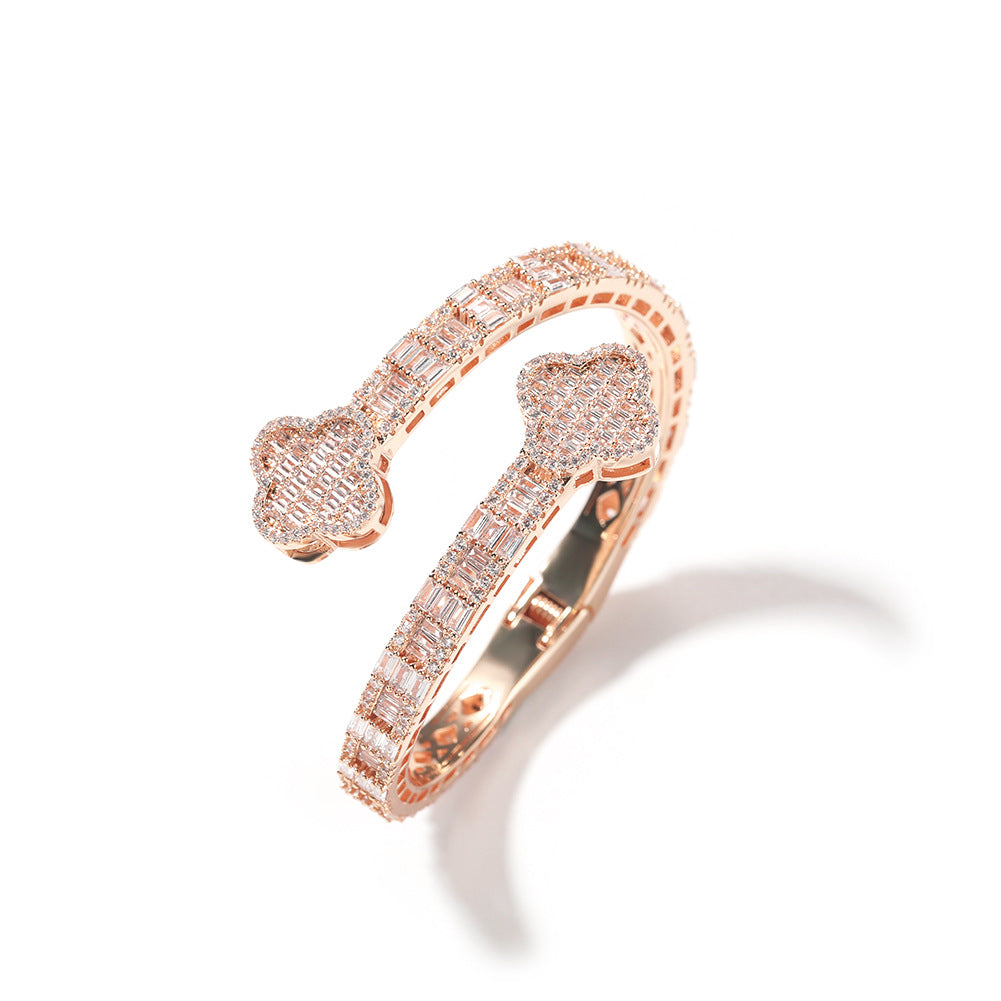 Copper inlaid zircon four-leaf clover bracelet high-end sense bracelet fashion.