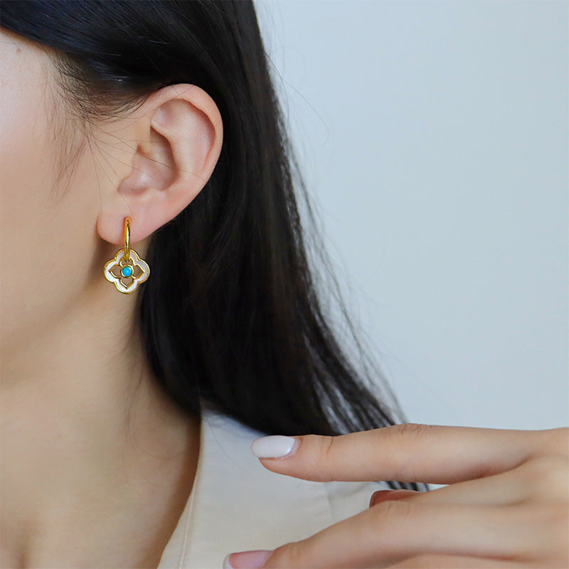 Original New Chinese Style Retro Light Luxury Four-leaf Clover Shell Ear Clip Without Ear Holes Fashionable Simple All-match High-end Earrings