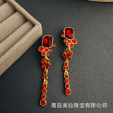 Oscar De La Renta European and American Retro Old Long Exaggerated Shoulder Sweep Ear Clip Elegant Niche Design