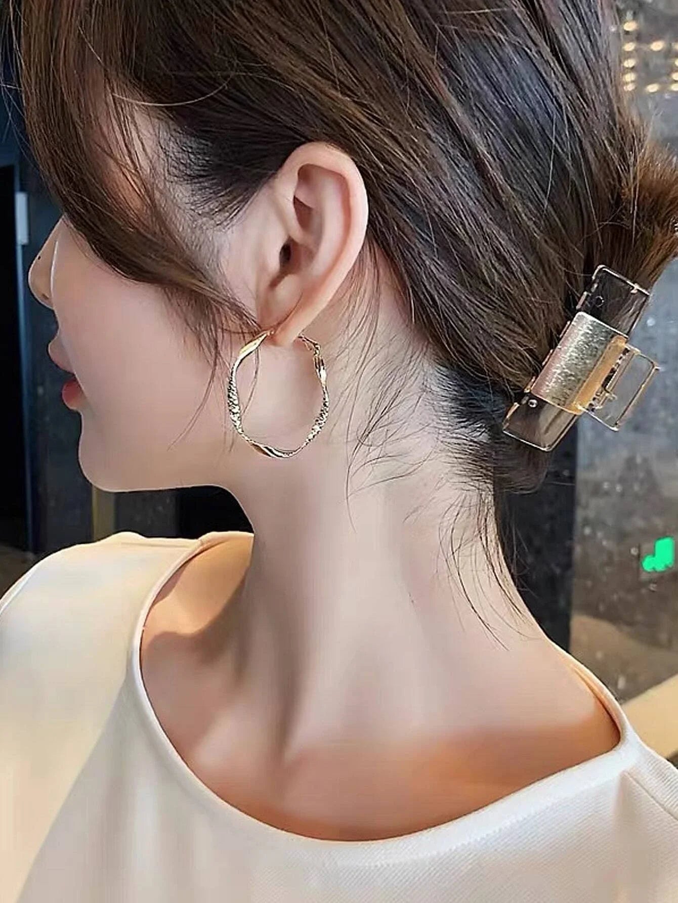 Exquisite silky texture design earrings elegant shape.