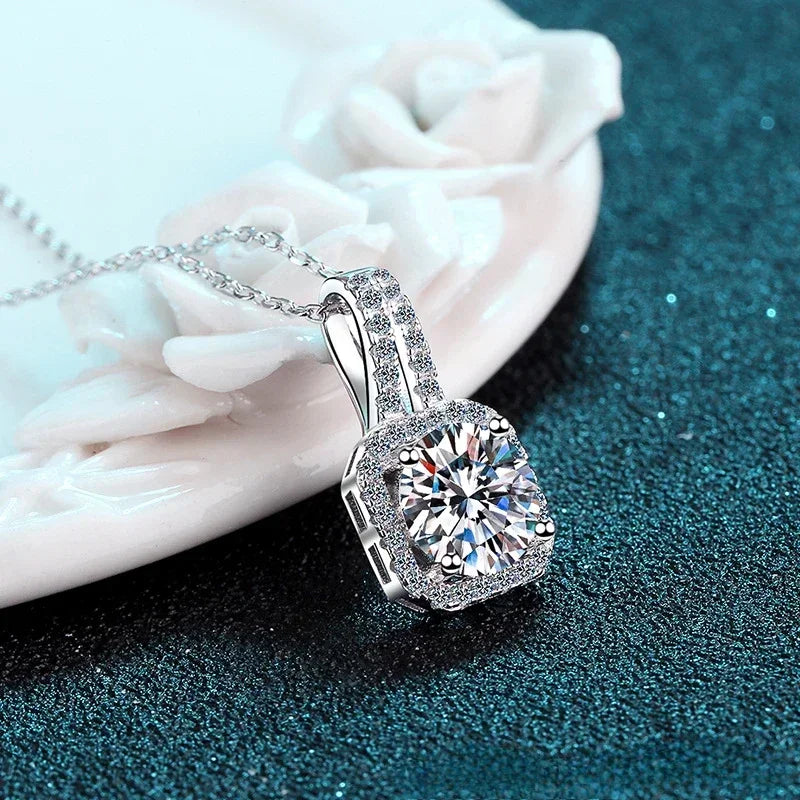 PT950 Platinum Square Gemstone Certificate 0.5/1/2 Carat Moissanite Diamond Pendants Necklaces.