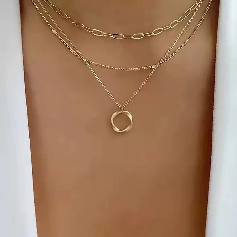 Fashionable round circle pendant necklace, exaggerated multi-layer versatile necklace.