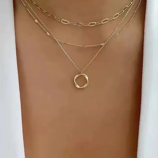 Fashionable round circle pendant necklace, exaggerated multi-layer versatile necklace.