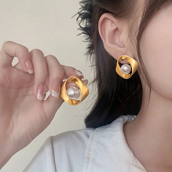 Elegant Metal Irregular Geometric Pearl Earrings New Minimalist Stud Earrings