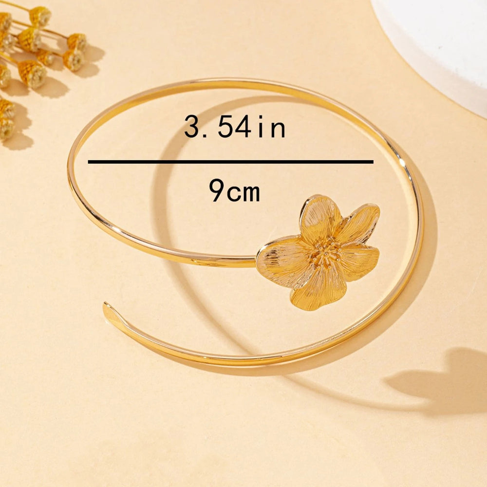 A Women's Arm Bracelet, Simple Floral Design, Suitable for Daily Wear and Parties