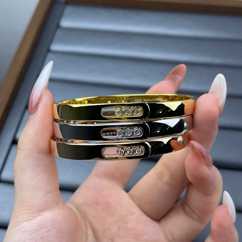 Classic circular bracelet, set with diamonds, luxurious and elegant