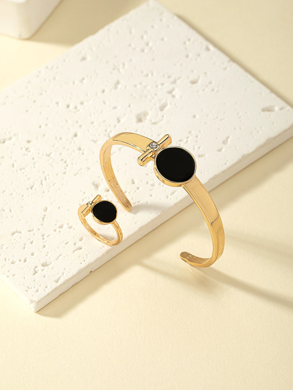 Fashionable, Personalized, Exquisite and Luxurious Bracelet and Ring Set