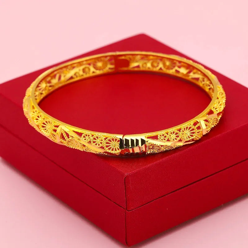 9999 24k genuine gold real gold hollowed out four leaf clover bracelet.