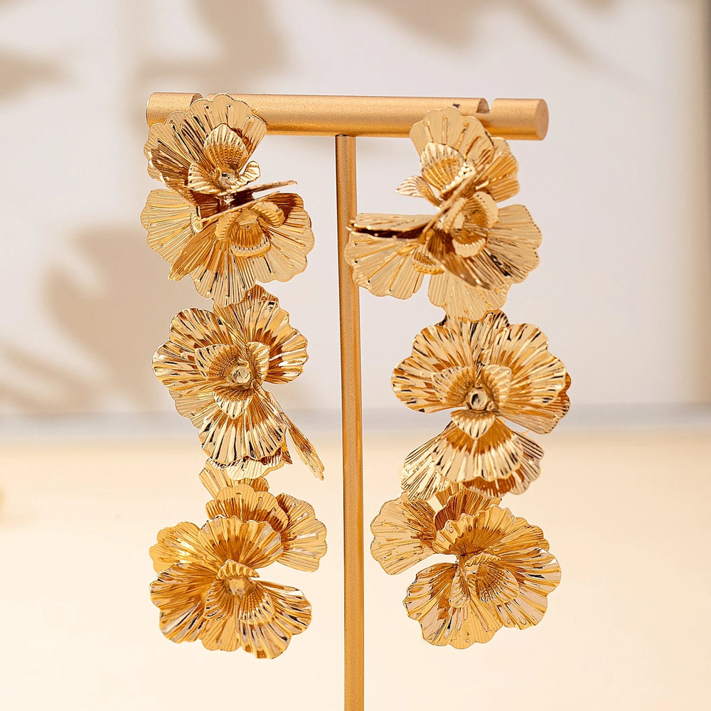 Metal Earrings with 3 Flowers, Fashionable Medium-Length.