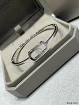 Classic circular bracelet, set with diamonds, luxurious and elegant