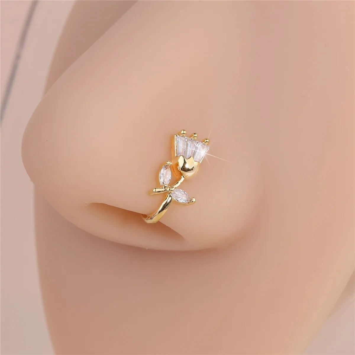 Piercing-Free nose Rings, U-Shaped Nose Clips Inlaid With Zircon, Personalized Niche Design.