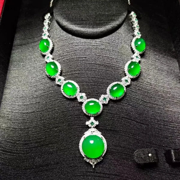 Deluxe Chalcedony Necklace Green Large Egg Noodle Women's Necklace.