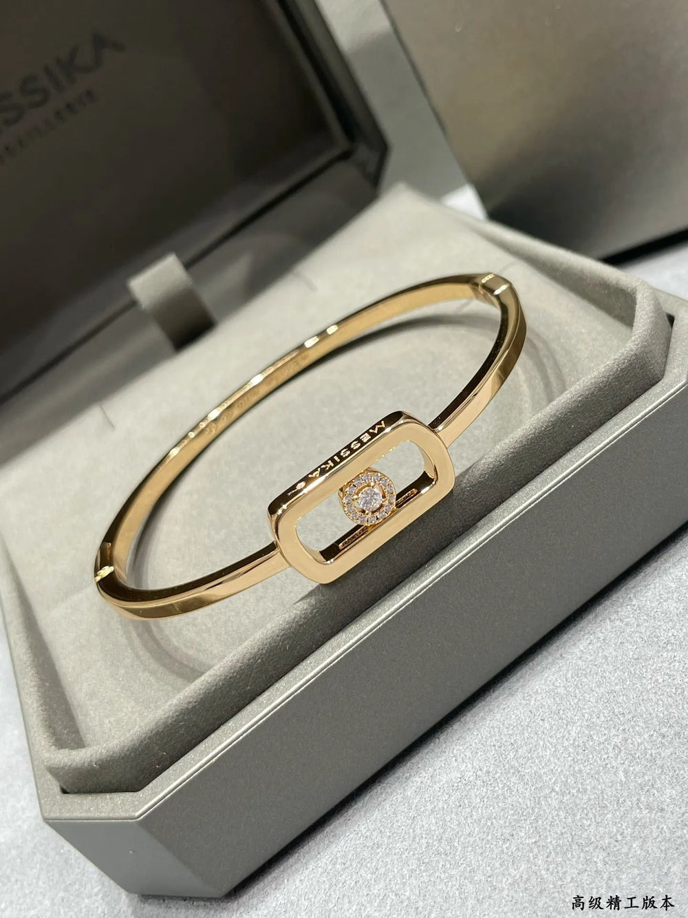 Classic circular bracelet, set with diamonds, luxurious and elegant