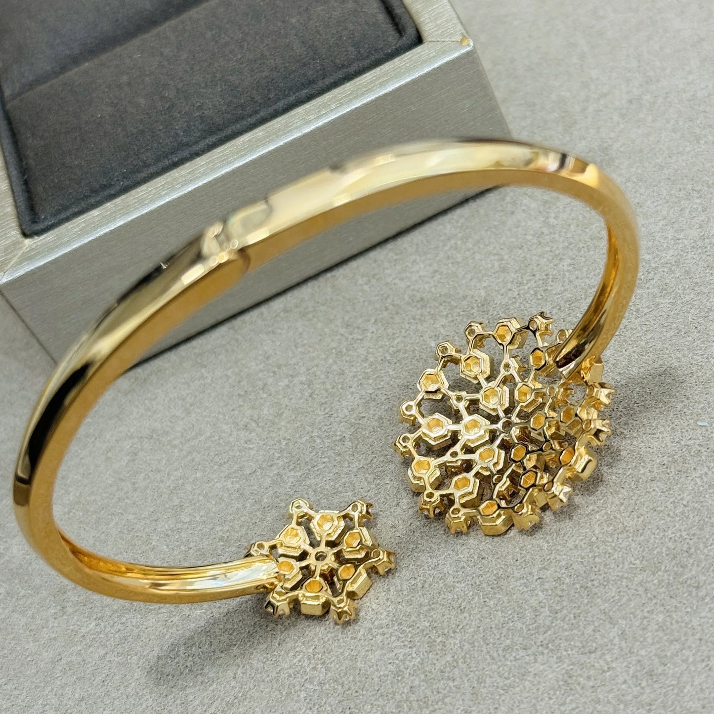 100% 925 Sterling Silver New Style Honeycomb Pave Zirconia Snowflake Bangle.