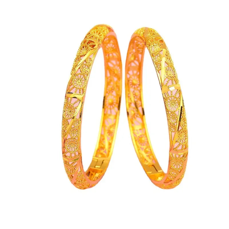 9999 24k genuine gold real gold hollowed out four leaf clover bracelet.