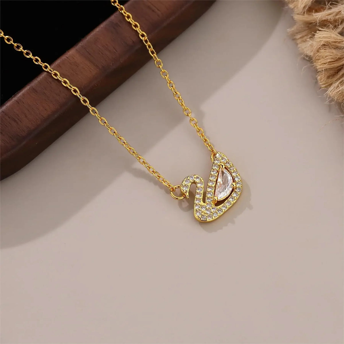 high-end swan pendant titanium steel necklace, light luxury niche design collarbone chain acc.