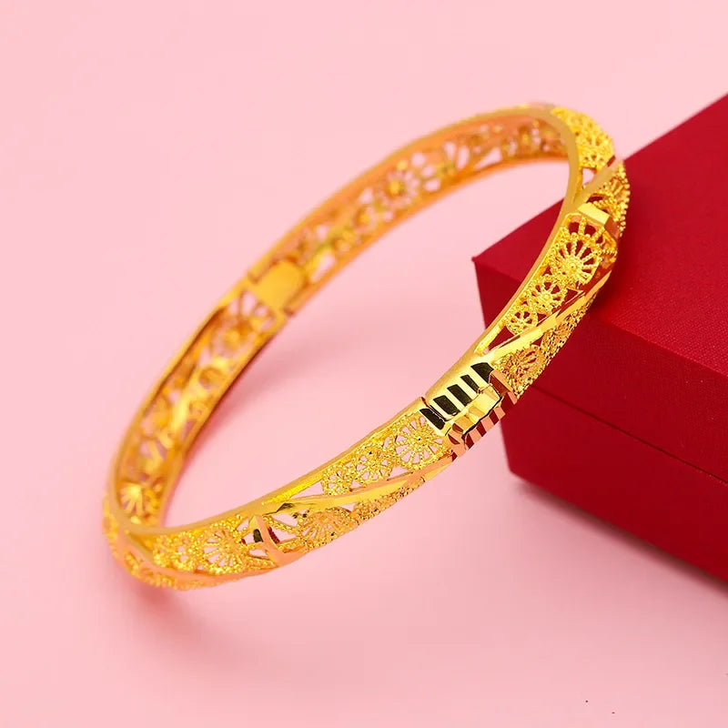 9999 24k genuine gold real gold hollowed out four leaf clover bracelet.