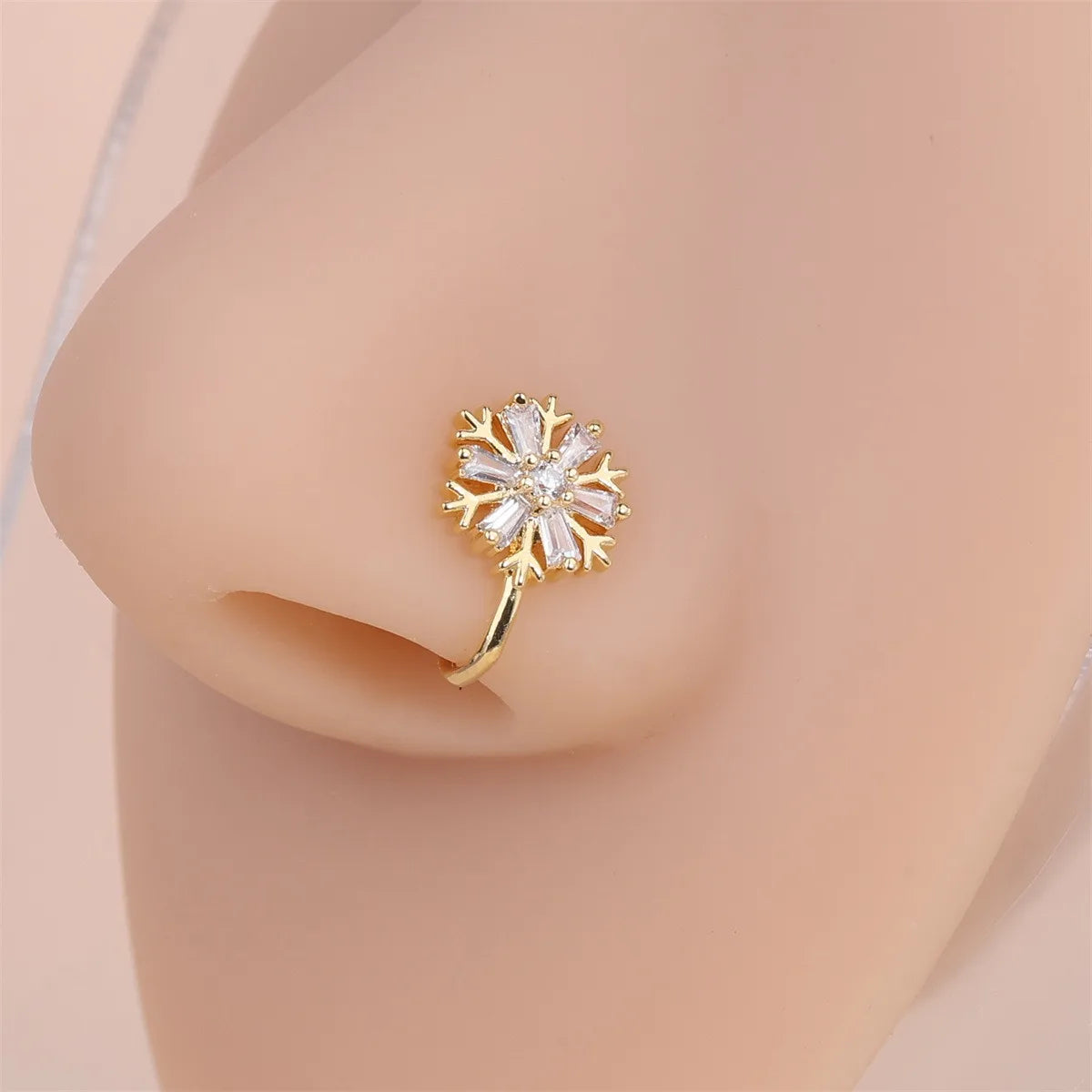 Piercing-Free nose Rings, U-Shaped Nose Clips Inlaid With Zircon, Personalized Niche Design.