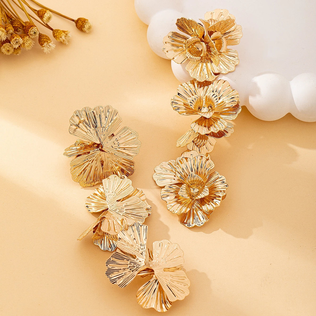 Metal Earrings with 3 Flowers, Fashionable Medium-Length.