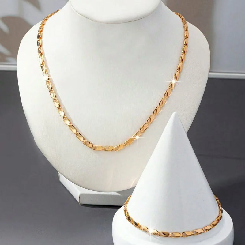 A Set of Sexy and Luxurious Women's Necklaces and Bracelets Metal Jewellery Set.