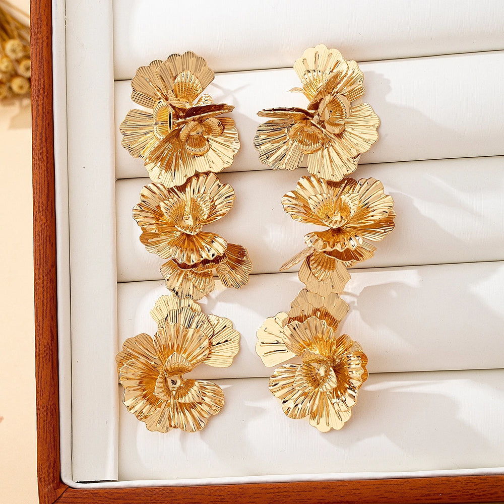 Metal Earrings with 3 Flowers, Fashionable Medium-Length.