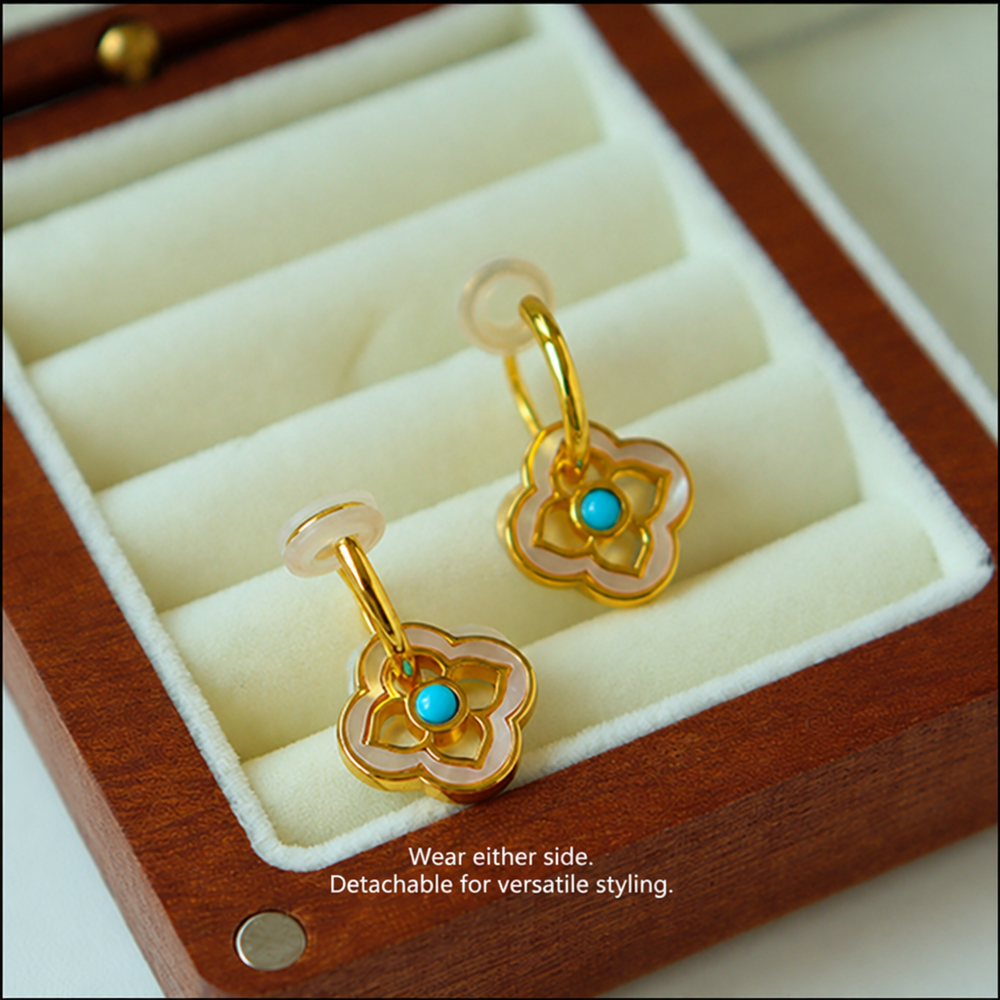 Jewellery photo with English caption