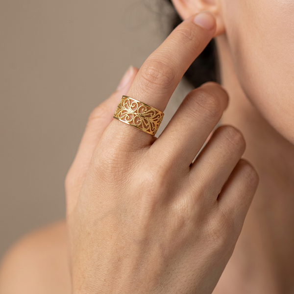 Distinctive Stainless Steel Metal Charm Leaf Open Cuff Ring, Stylish Gold PVD Plated Jewellery.